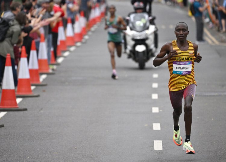 Commonwealth Games: Victory for Victor Kiplangat in marathon
