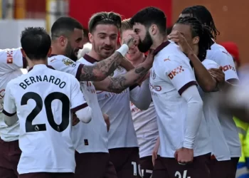 Manchester City and Arsenal Maintain Pressure in Premier League Title Race