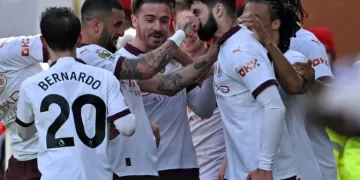 Manchester City and Arsenal Maintain Pressure in Premier League Title Race