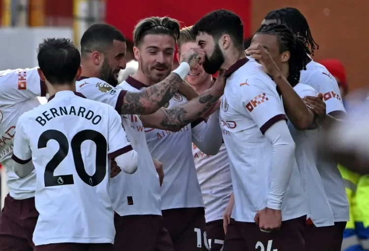 Manchester City and Arsenal Maintain Pressure in Premier League Title Race