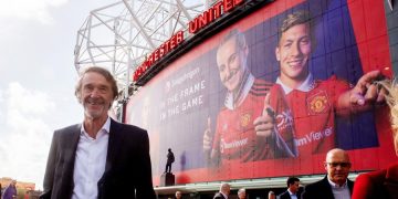 Manchester United Staff Ordered Back to Office Permanently