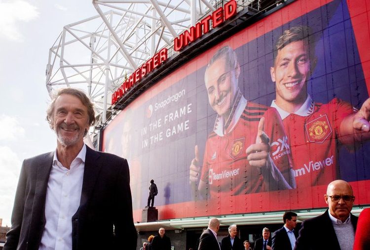 Manchester United Staff Ordered Back to Office Permanently