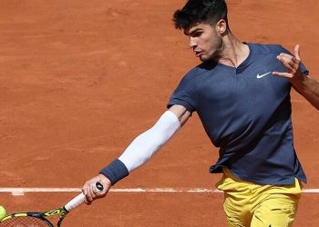 Alcaraz Dominates First Round at 2024 French Open