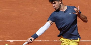 Alcaraz Dominates First Round at 2024 French Open