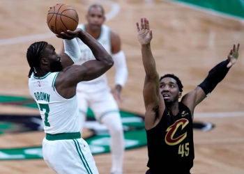 Brown Explodes for 32 as Celtics Dominate Cavs in Game 1
