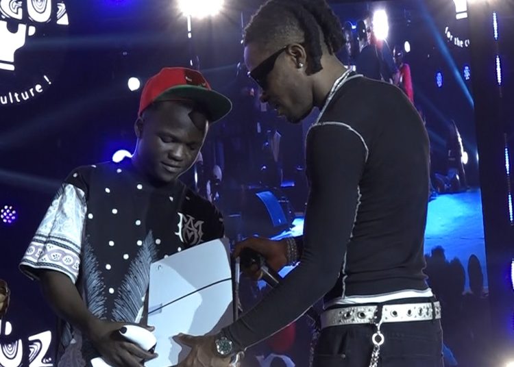 Gaming: Joeboy Gifts PS5 to Best FC 24 Player in Uganda