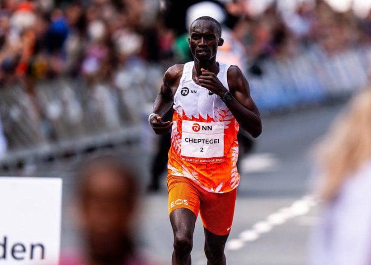 Cheptegei Finishes Second at Dam tot Damloop 10-Mile Road Race