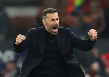 Scholes Backs Van Nistelrooy for Managerial Role After United Stint