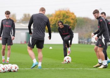 Manchester United Injury Boost: Yoro Returns to Training