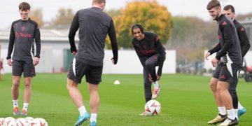 Manchester United Injury Boost: Yoro Returns to Training