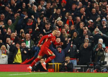 Liverpool Surge Ahead as Manchester City Stumble in Premier League