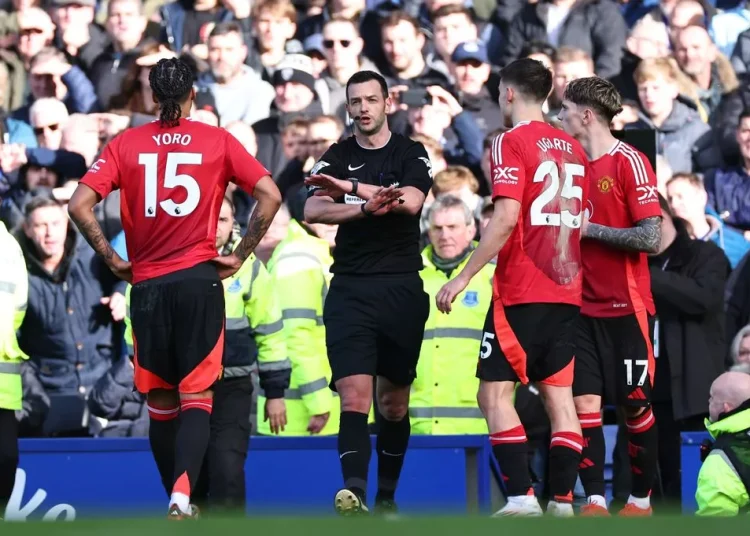 Premier League Referees Under Scrutiny After VAR Controversy in Man United-Everton Draw