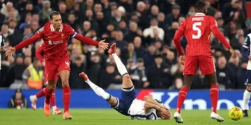 Van Dijk Escapes Red Card After Clash with Richarlison in Carabao Cup Semi-Final