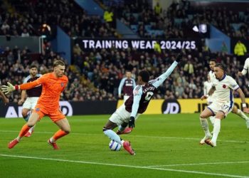 Chelsea’s Goalkeeping Nightmare Continues as Aston Villa Snatch Late Victory