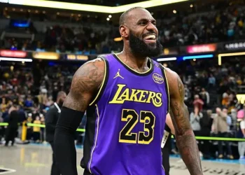 LeBron James Delivers Late Winner as Lakers Break Losing Streak