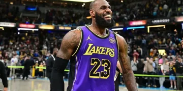 LeBron James Delivers Late Winner as Lakers Break Losing Streak