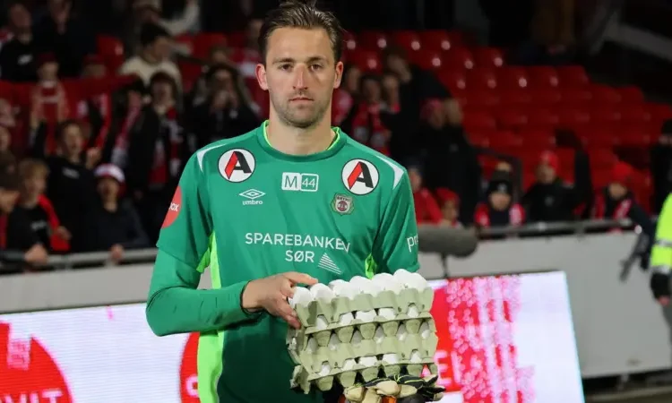 Norwegian Club Gives Goalkeeper Eggs for Top Performance