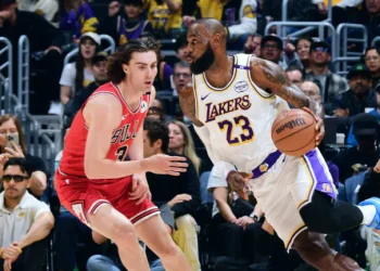 James Returns, But Lakers Suffer Crushing Defeat to Bulls