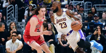 James Returns, But Lakers Suffer Crushing Defeat to Bulls