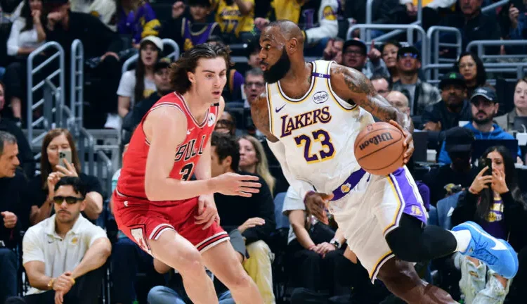 James Returns, But Lakers Suffer Crushing Defeat to Bulls