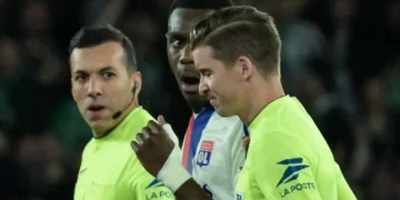 Saint-Etienne Triumphs in Controversial Derby Marred by Crowd Trouble