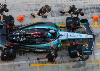 F1 Bosses Mull Engine Catch-Up, Clash Over 2026 Electrical Rules