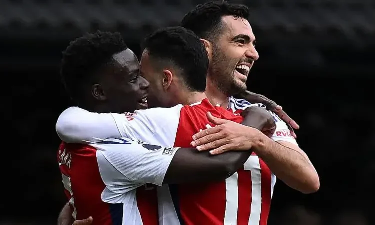 Arsenal Cruise Past Ipswich to Delay Liverpool’s Title Celebrations