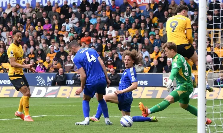 Wolves Thrash Leicester for Sixth Straight Win
