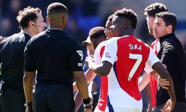 Controversial Penalty Leaves Arsenal Frustrated in Goodison Park Stalemate