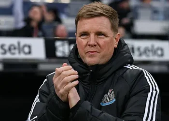 Newcastle Manager Howe Returns to Work After Pneumonia