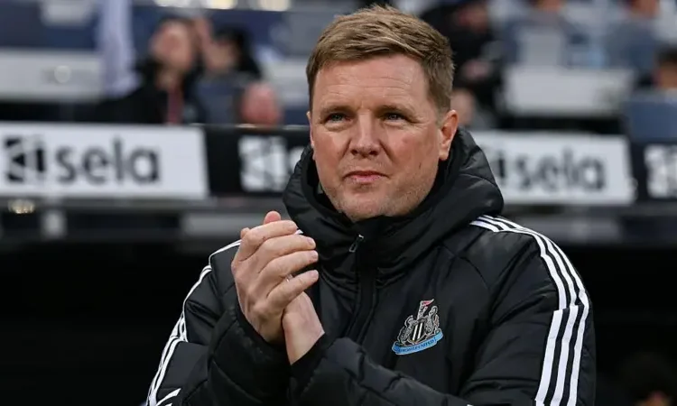 Newcastle Manager Howe Returns to Work After Pneumonia