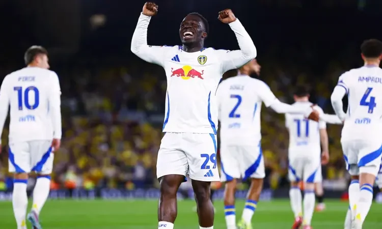 Rampant Leeds Thrash Bristol City in Promotion Party