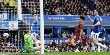 Late Drama Keeps Manchester City on Champions League Course