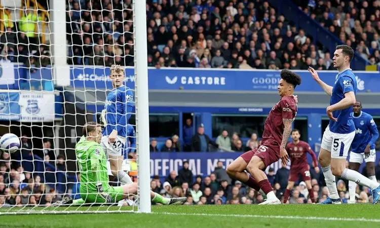 Late Drama Keeps Manchester City on Champions League Course