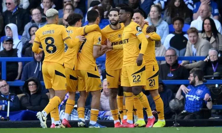 Wolves Rally to Push Ipswich Toward Relegation Brink