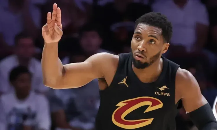 Cavs Sweep Heat in Historic Blowout, Warriors Take Series Lead