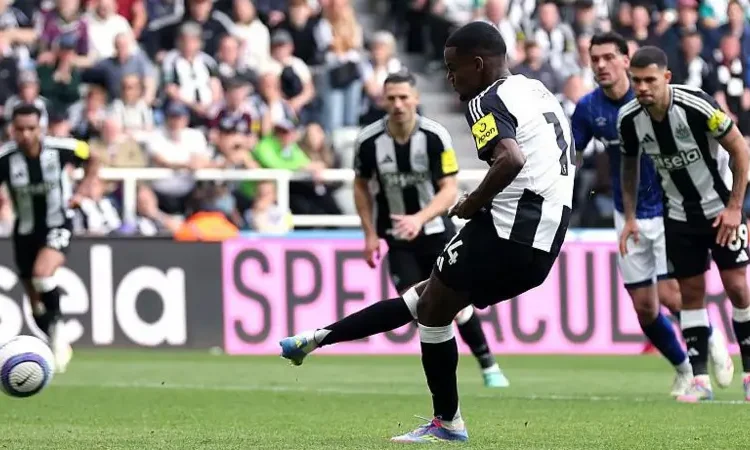 Magpies Soar, Ipswich Fall