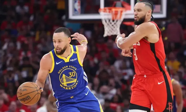 Curry Leads Warriors Past Rockets in Play-Off Opener