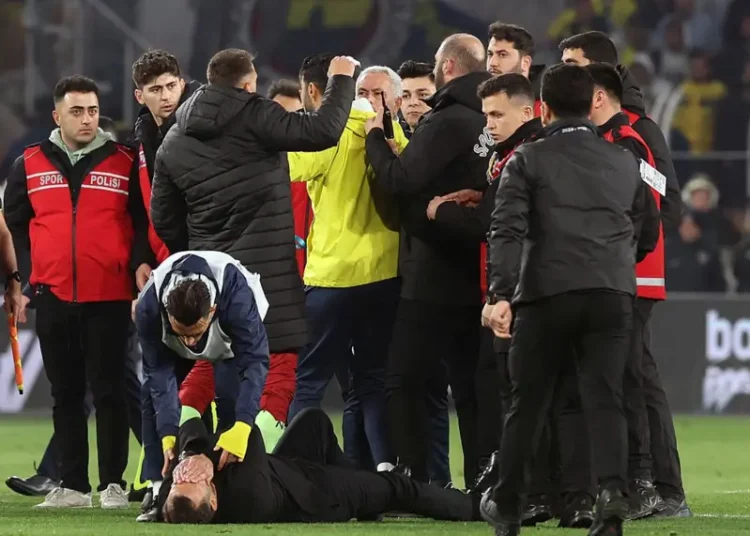 Mourinho and Buruk Clash Sparks Controversy in Fiery Turkish Cup Derby