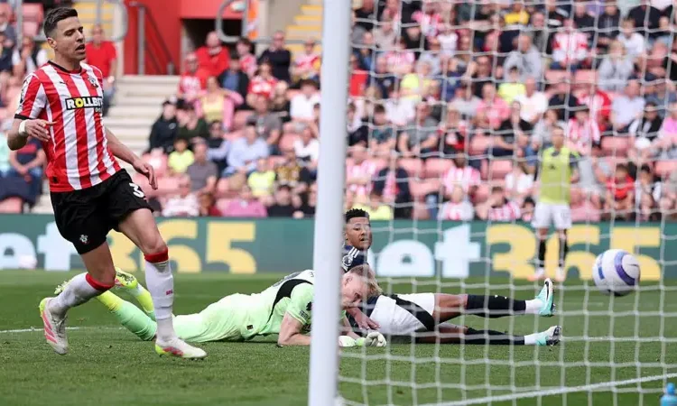 Aston Villa Surge Past Southampton to Strengthen Champions League Push