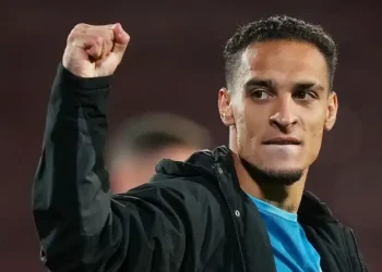 Antony Shines for Real Betis as Man Utd Fans Question Loan Decision