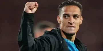 Antony Shines for Real Betis as Man Utd Fans Question Loan Decision