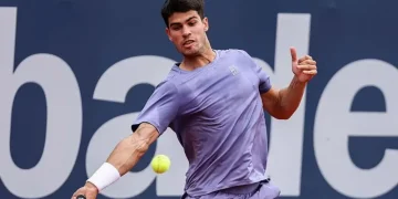 Carlos Alcaraz Battles Past Quinn to Reach Barcelona Open Last 16