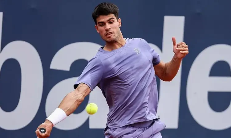 Carlos Alcaraz Battles Past Quinn to Reach Barcelona Open Last 16