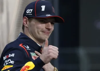 Verstappen Snatches Saudi Arabian Grand Prix Pole as Norris Crashes Out