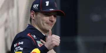 Verstappen Snatches Saudi Arabian Grand Prix Pole as Norris Crashes Out