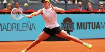 Swiatek Battles Through After Madrid Blackout