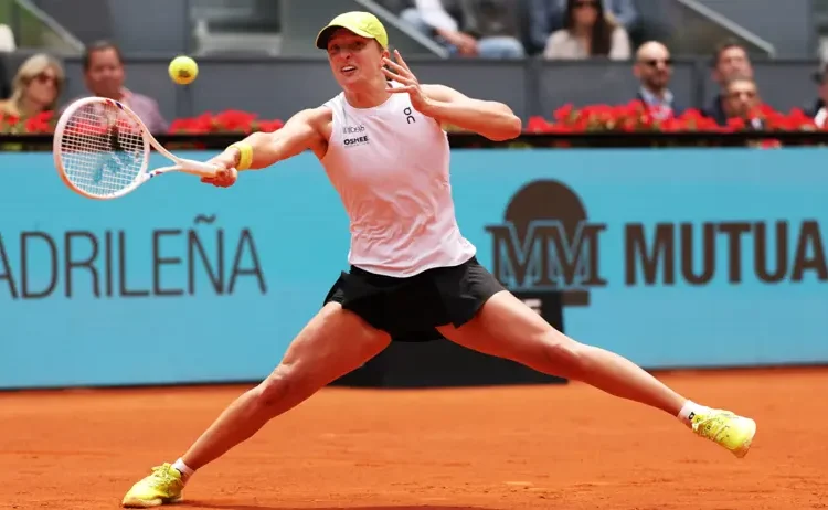 Swiatek Battles Through After Madrid Blackout