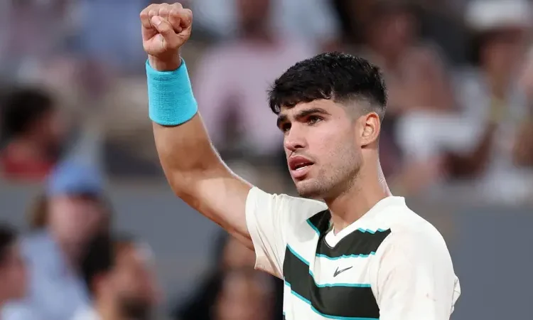 Alcaraz Survives French Open Scare, Top Seeds Advance