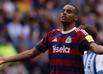 Isak’s Late Penalty Rescues Newcastle Draw at Brighton